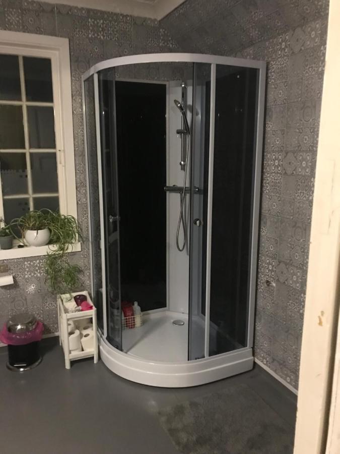 Dr Haave- Middle Of Nowhere, Pikevaerelset Apartment